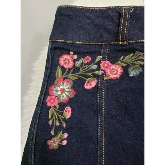 Kate Spade Broome Street Floral Embroidered Denim Skirt Size 2 - Picture 4 of 7